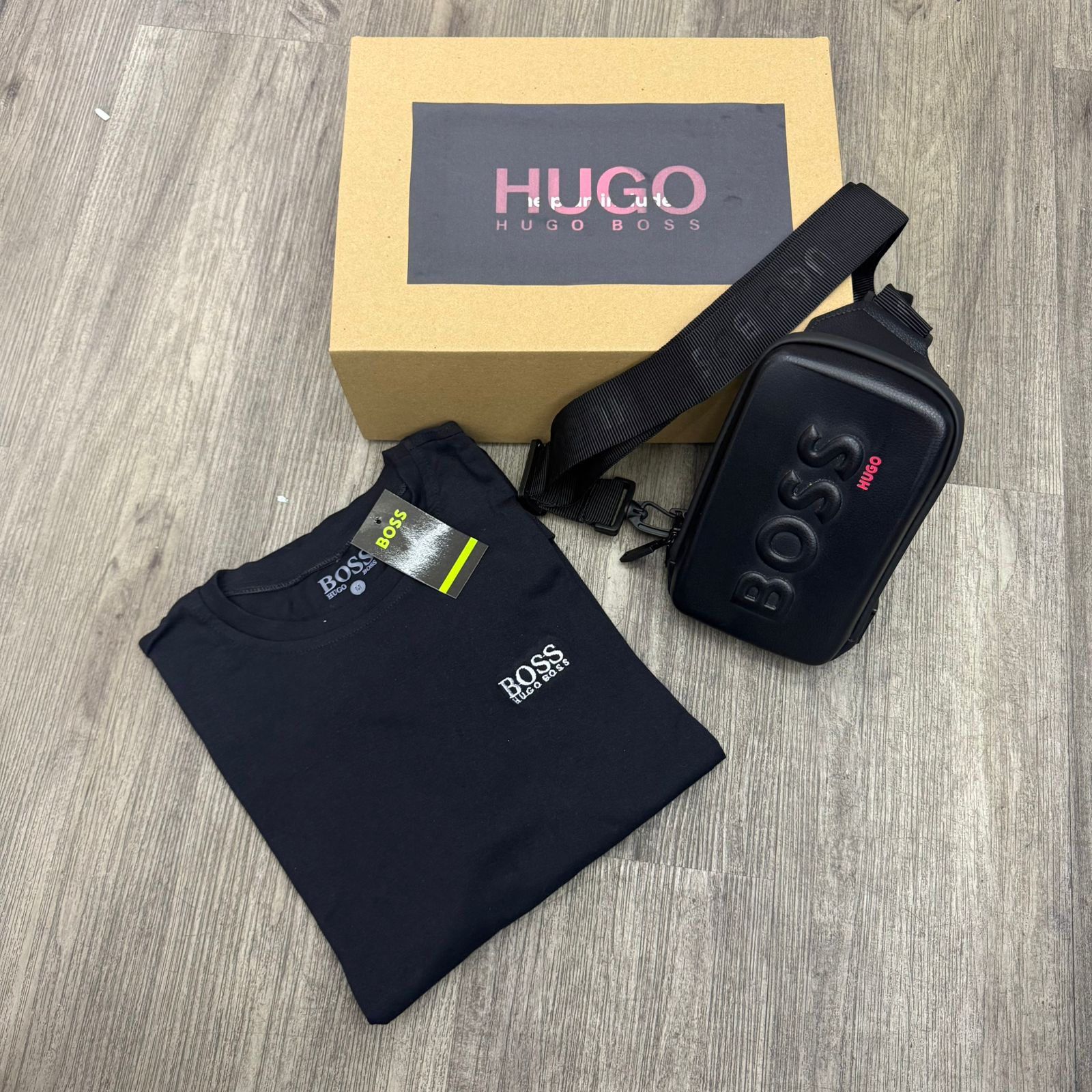 Vista 4 de DUO PERCHERO Y CAMISETA BOSS - COLOR PERCHERO: NEGRO, TALLA CAMISETA: S